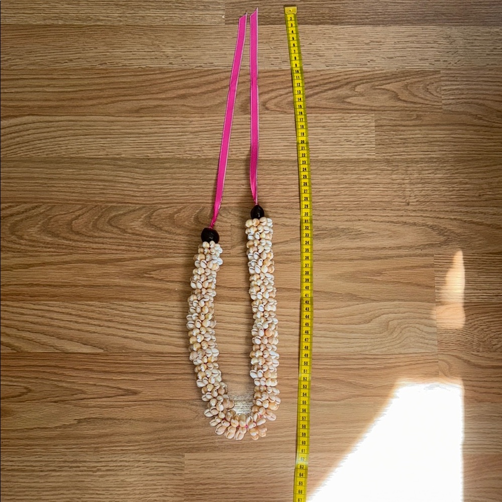 Elegant Shell headband with Pink Ribbon - Picture 2 of 3